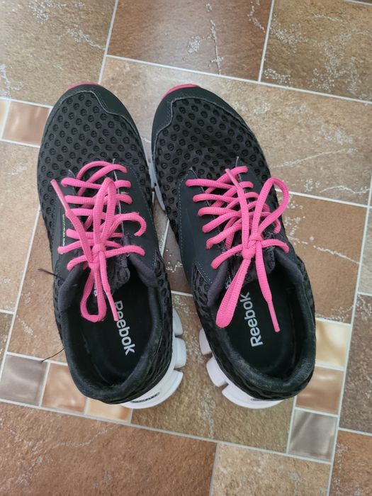 Продам жіночі кросівки reebok