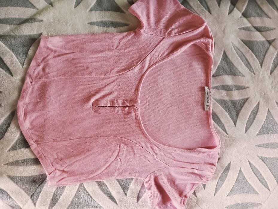 Várias peças de roupa