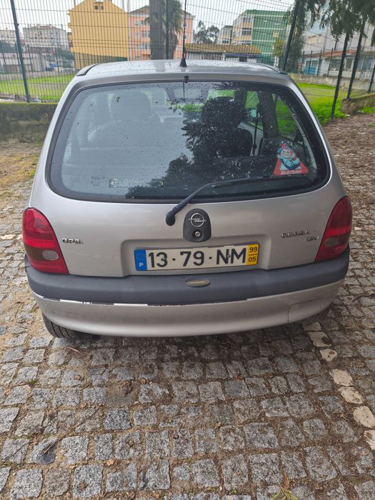 Carro em boas condições