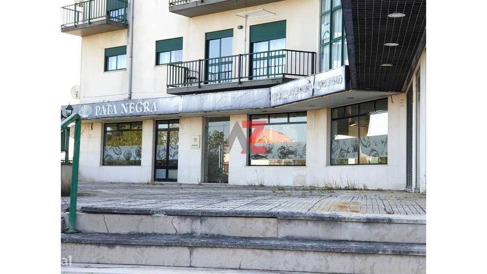 Vende-Se Loja 170 M2 Em Azoia — Parceiros E Azoia, Leiria