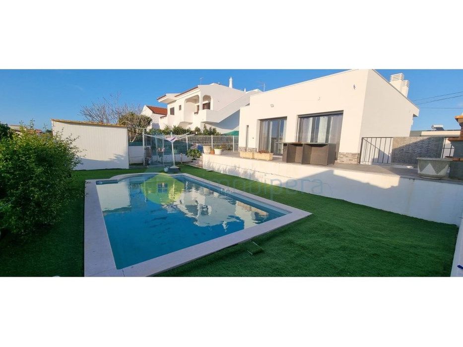 Moradia isolada no Algoz com cave e Rés-do-chão, jardim e piscina