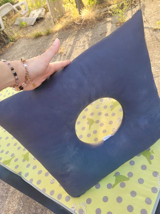 Almofada anti-escaras com orifício central