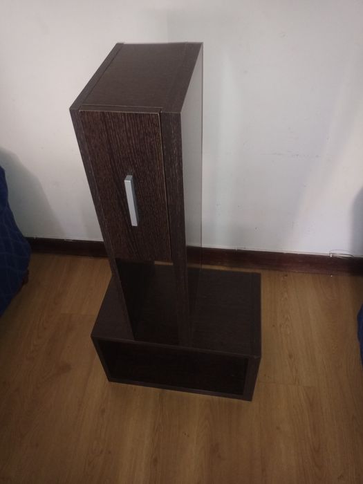 Prateleira com gaveta