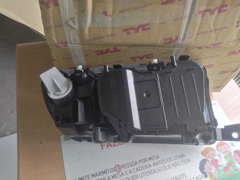 Farol Esquerdo Skoda Fabia de 2000 a 2007 Novo