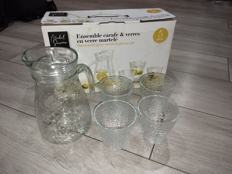 Karafka ze szklankami