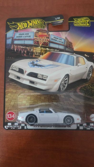 Hot Wheels Premium Pontiac Firebird TA  Boulevard