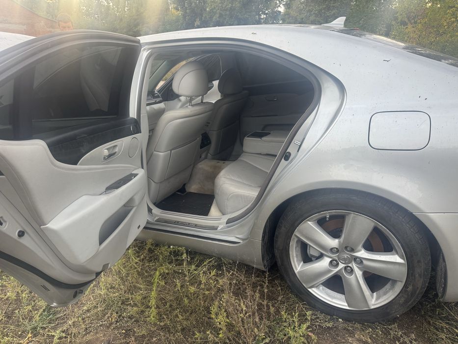 Двері ліві лексус лс Lexus Ls 460