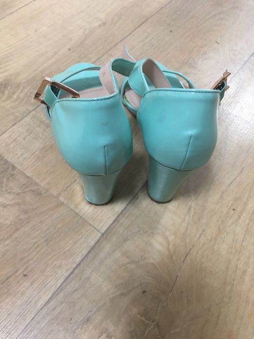 Босоніжки жіночі