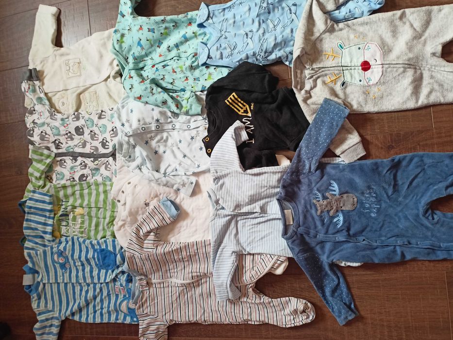 Zestaw ubranek niemowlęcych