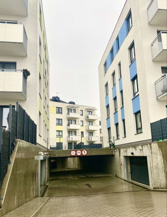 Miejsce postojowe w hali garażowej Pod Papugami