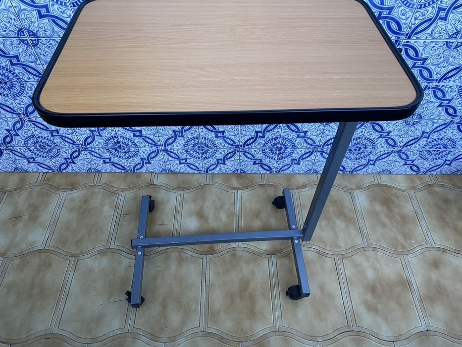 Mesa Auxiliar Dobrável com Altura Ajustável e Tampo Reclinável 90