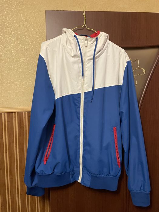 Продам кофту-вітровку