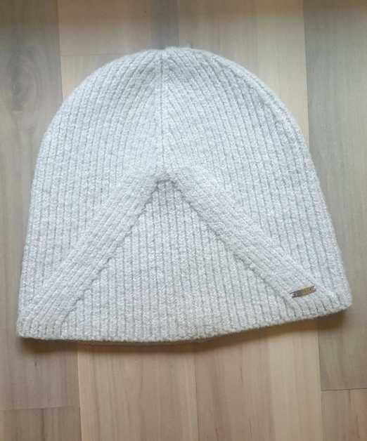 Czapka beżowa kremowa Mohito