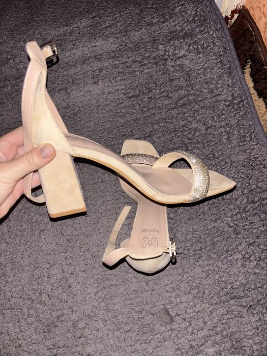 Гарні, стильні, жіночі туфлі