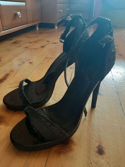 Buty brokatowe na szpilce