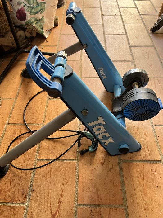 Rolo tacx com todos os acessórios