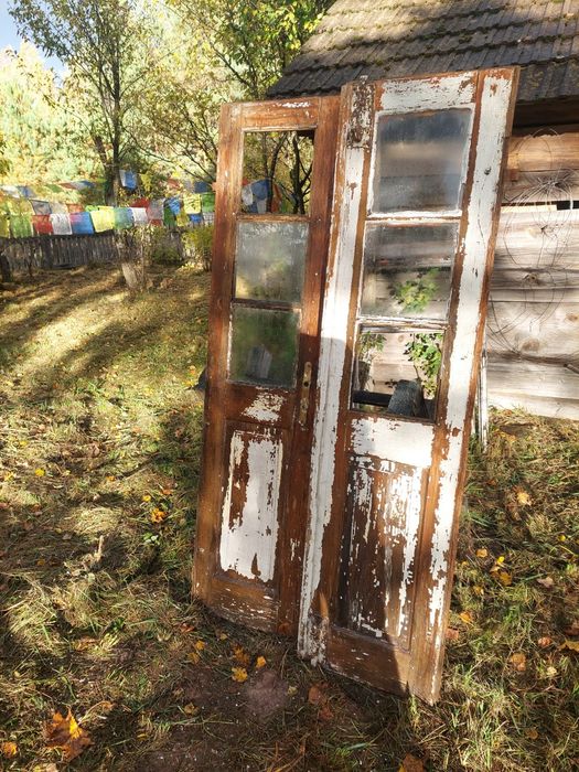 Stare podwójne drzwi