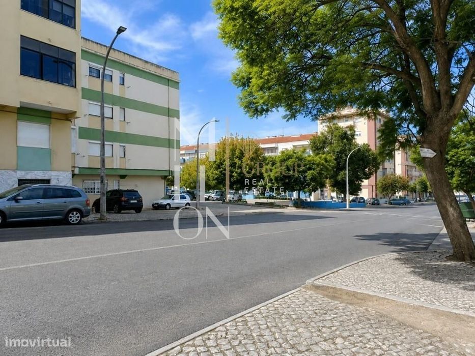 T2 remodelado com open space, 2 WC, marquise e arrecadação de 18 m2 em