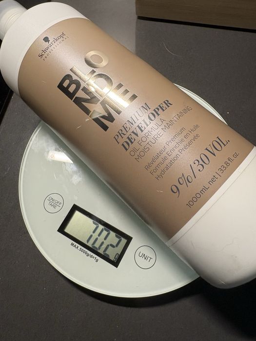 Schwarzkopf BLONDME Lightener 9+ + Developer 9% zestaw