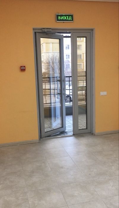 Аренда помещения  1 этаж на  красной линии