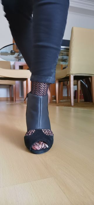 Botins de Cunha em pele, nobuk pretas