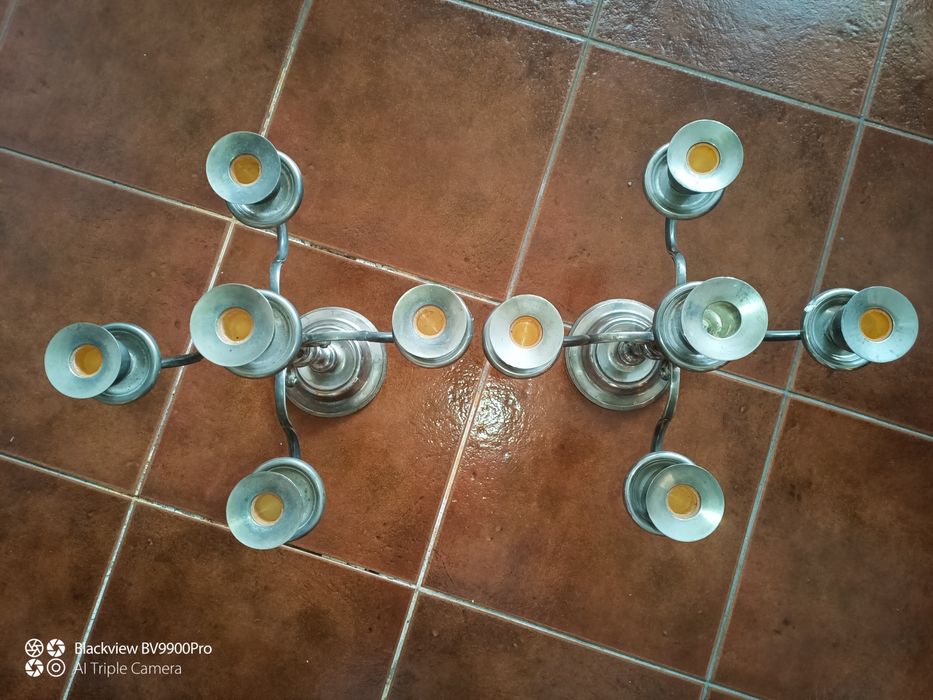Par de castiçais belíssimos bem trabalhados de forma simples