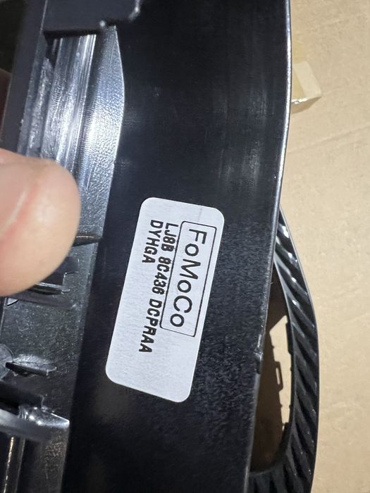 Накладка (вуса, підкова) камери Ford Mustang Mach-e