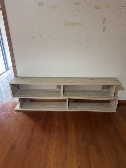 Desocupação – Mesa c/ 4 Cadeiras + Móvel TV + Estrado + Colchão de Camping