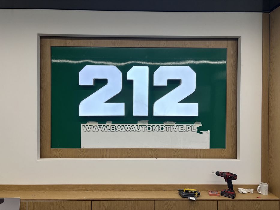 Kasetony Litery Led Ledony Frezowanie Dibond plexi montaż reklam