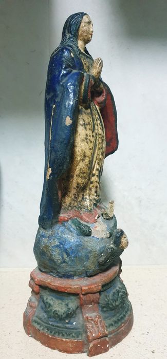 Antiga escultura da Nossa Senhora da Conceição em barro policromado