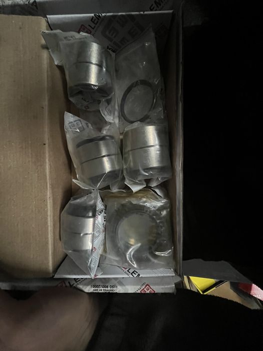 Ремкомплект шкворня на ДАФ  новий.