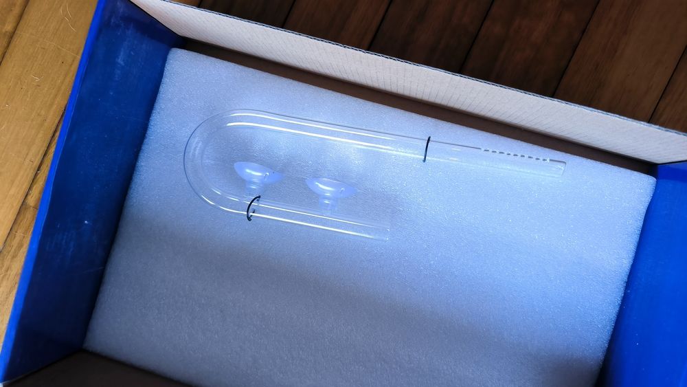 Entrada e saída de água em vidro.