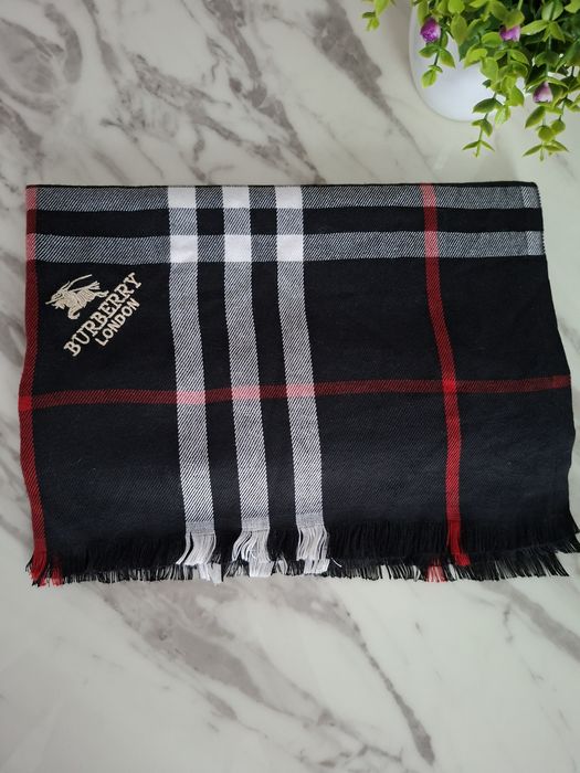 Шарф  BURBERRY унисекс.