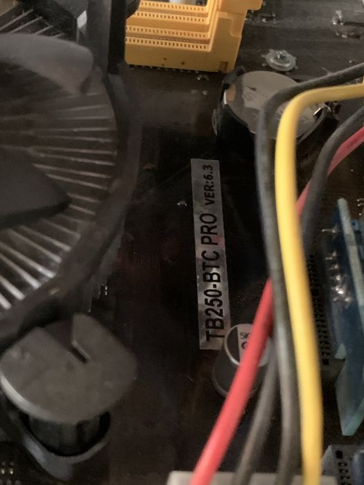 Майнінг ферма на 12 відеокарт по собівартості