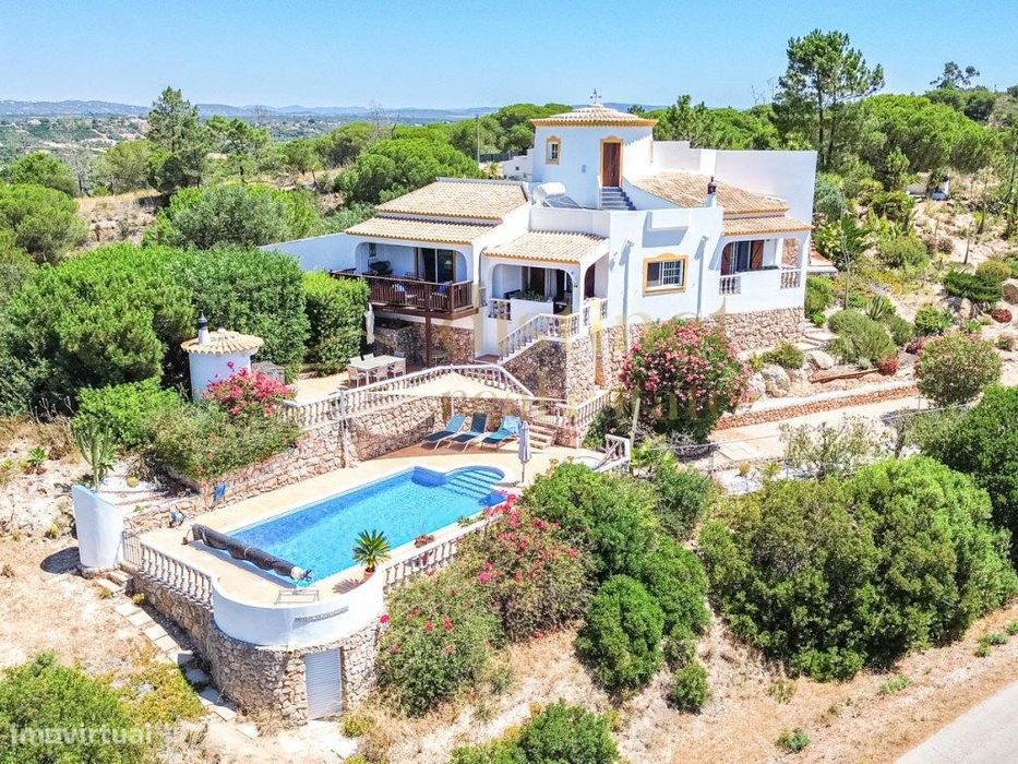 Moradia de Charme com Moinho Tradicional e Piscina Privada em Pêra ...