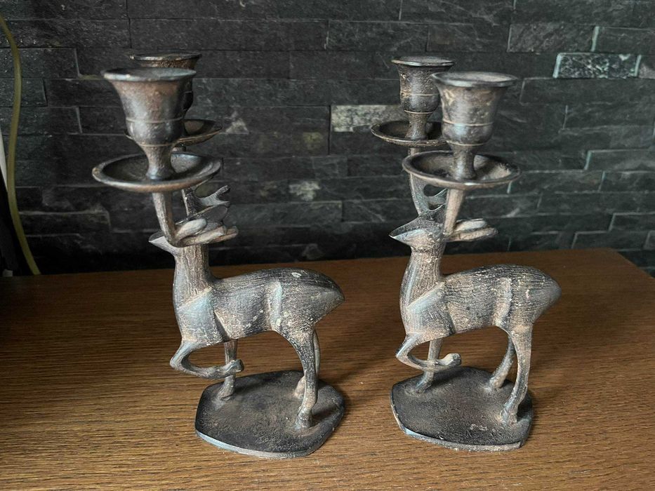 Jeleń żeliwny świecznik