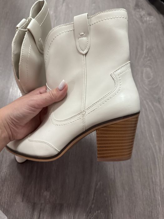 Козаки, ботінки взуття, казаки pull&bear 40