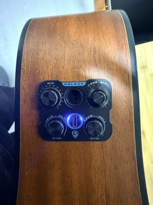 Guitarra eletroacustica importada com efeitos