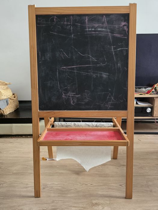 Cavalete Mala Ikea Giz e quadro branco