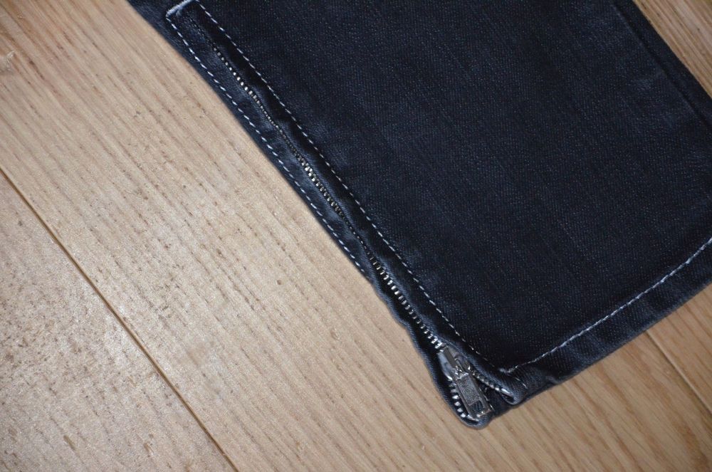 love Moschino spodnie jeansowe r. 26