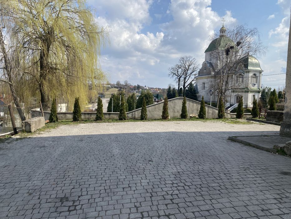 Продається підвальне приміщення в центрі міста Зборів