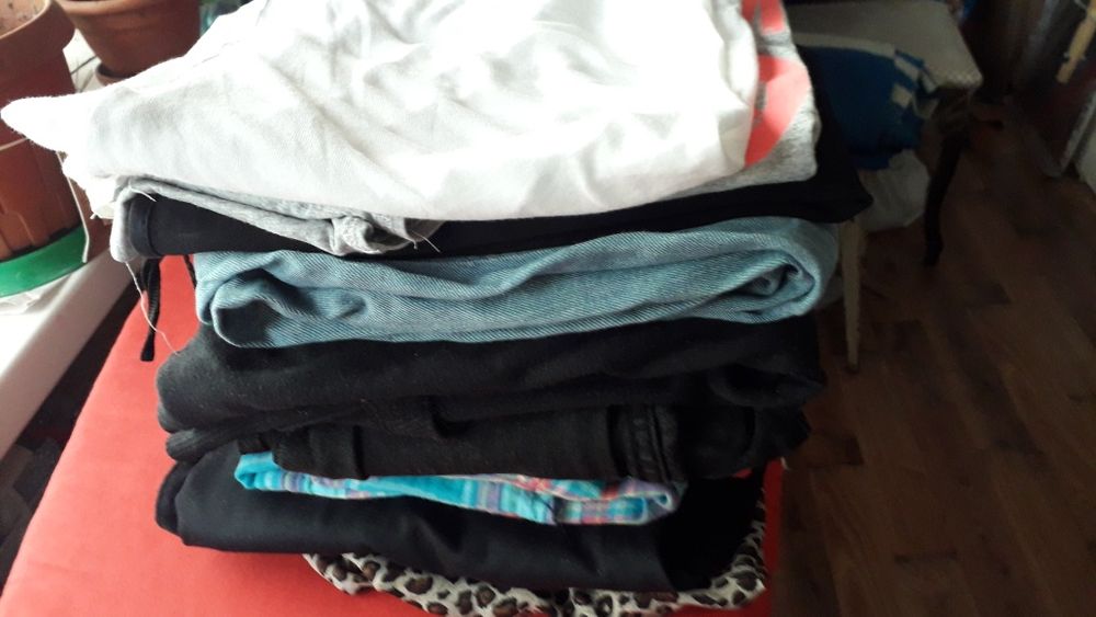 Віддам 25 речнй в доброму стані.Розмір.48-50 за 150 гривен..