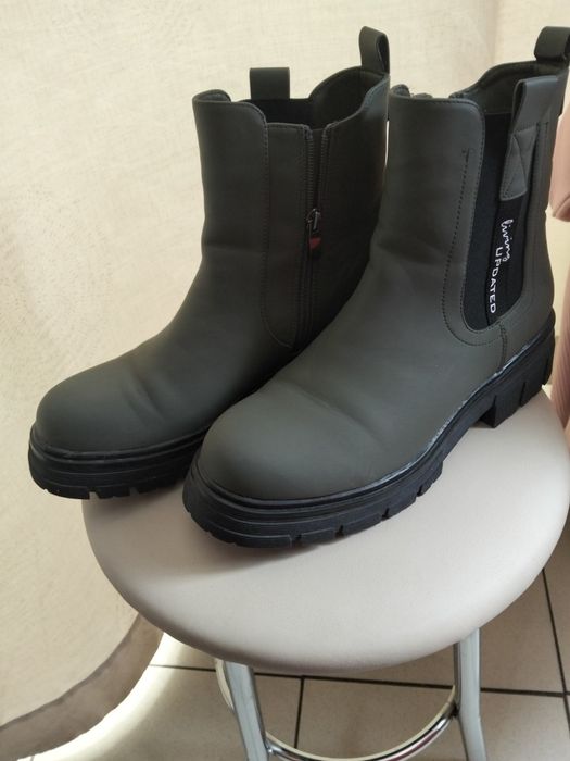 Ботінки демісезон 41 р б/у,в ідеальному стані