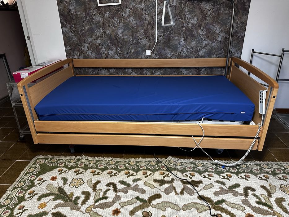 Cama de hospital articulada nova
