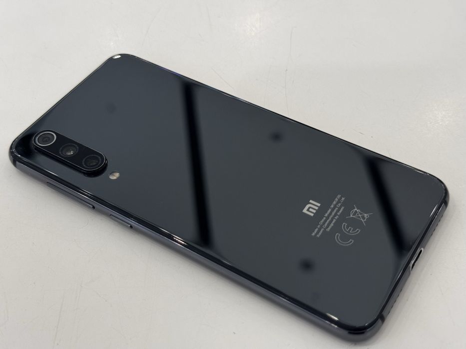 Xiaomi MI9 SE 6/64GB Czarny - używany