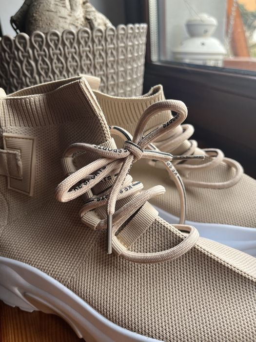 Beżowe sneakersy 36 wysoka guma