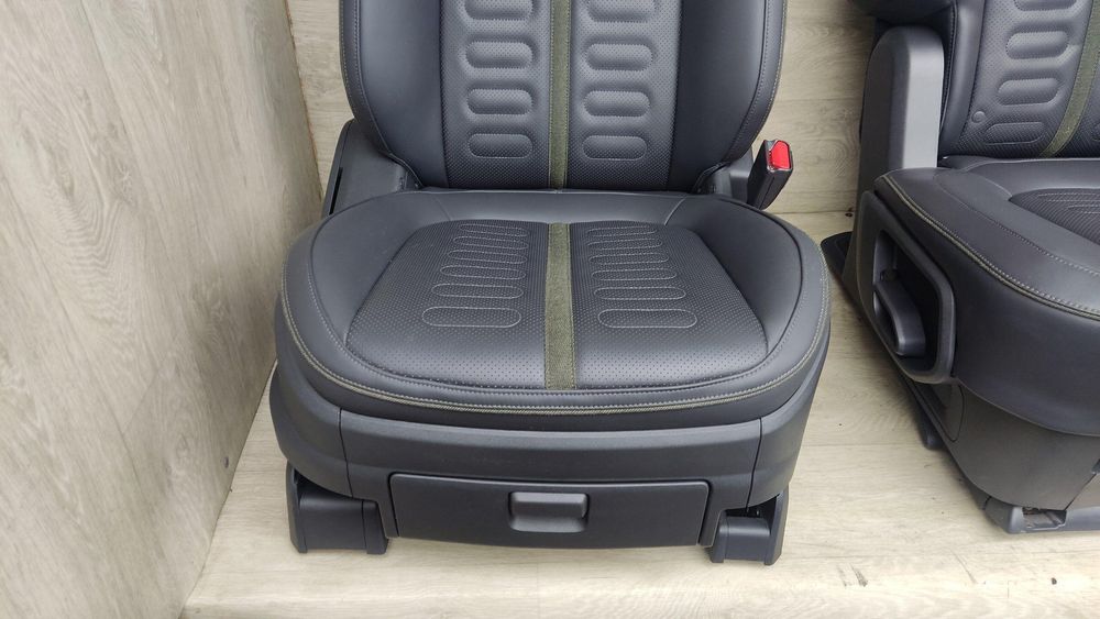 Сидіння водія пасажира задній диван 2-3 ряди сидінь Rivian R1S Gen2 24