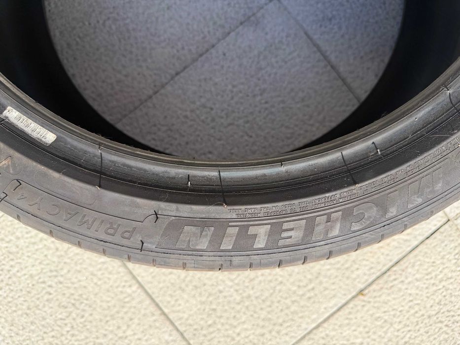 Pneu Michelin 235/40 R19