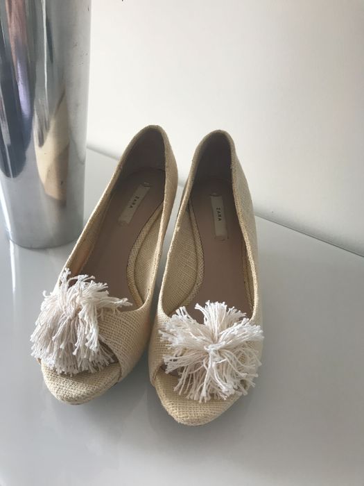 Sapatos de cunha bege Zara (como novo)