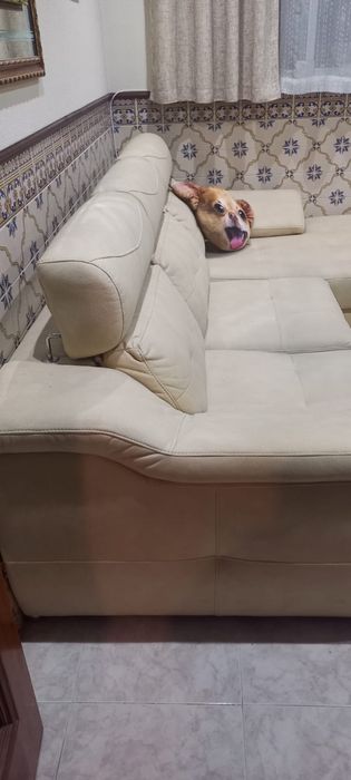 Sofá chaise-long , tem 2,50cm  em Neobook . Pouco uso.